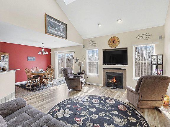 4th image of 2738 Ambassador Dr