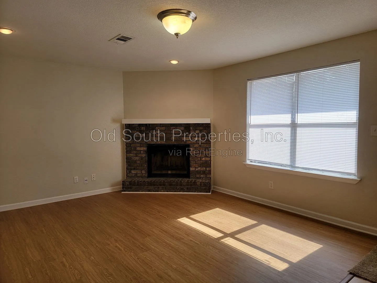 2 bed, 2.5 bath, 1164 sqft, $1,300 — Photo 3