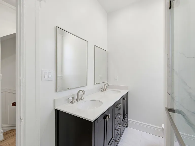 2nd Full Bathroom with double vanities (Upstairs)