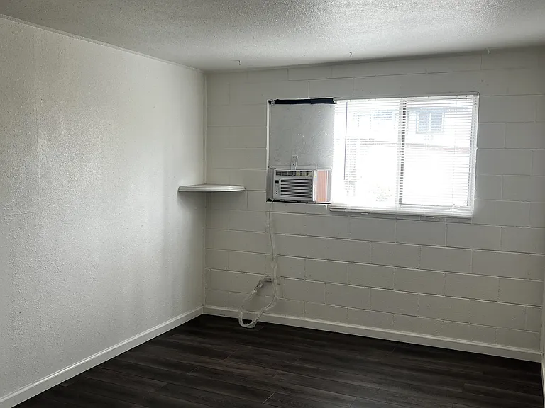 512 Crampton St #E — Photo 4