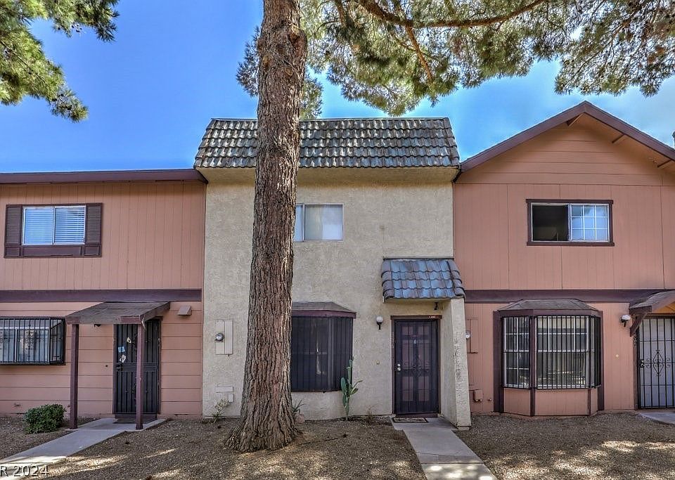 1st image of 886 Stainglass Ln #886