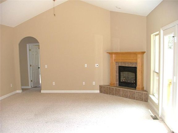 3rd image of 4 Highworth Ln