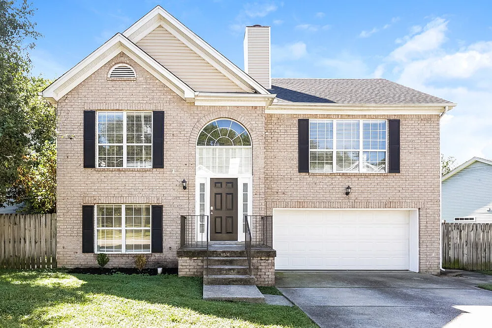 3 bed, 2.0 bath, 1680 sqft, $2,105 — Photo 1