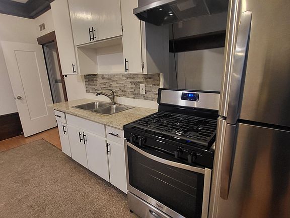 Kitchen Appliances refrigerator/stove