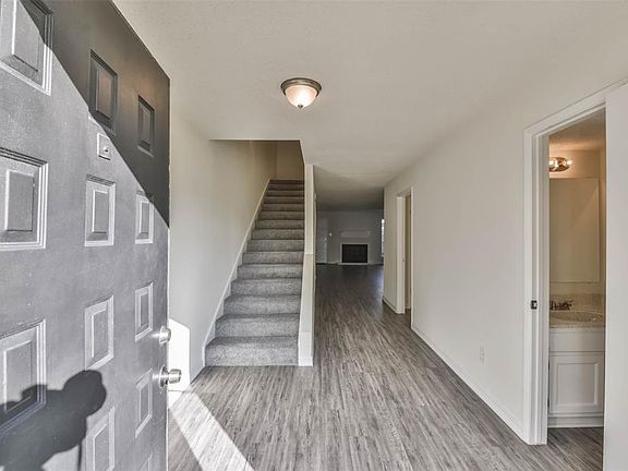 4th image of 15304 Falmouth Ave #1/402