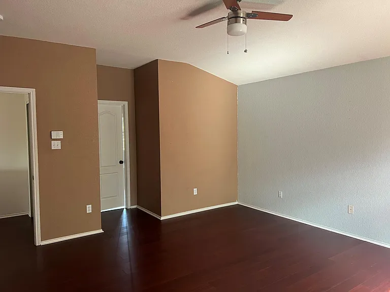 1318 Willow Bluff Dr — Photo 13