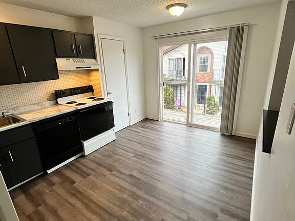 5th image of 10080 Squire Meadows Dr APT 4