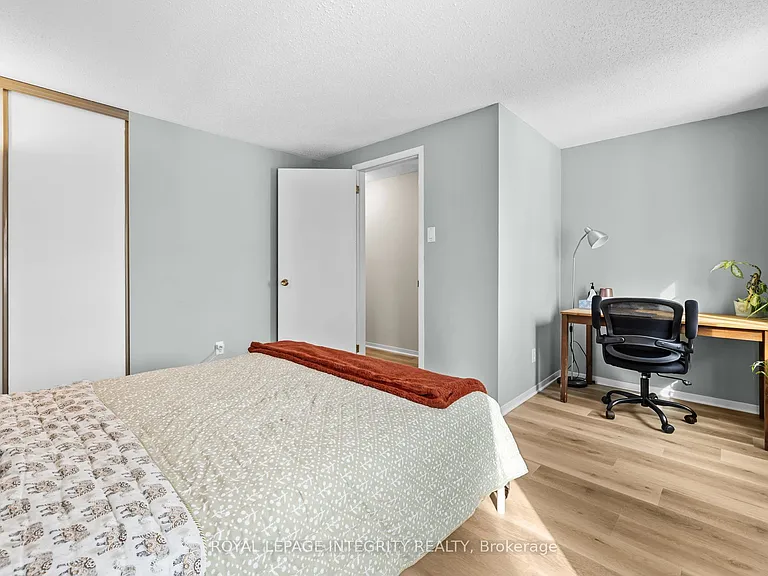 1090 Chablis Park — Photo 13