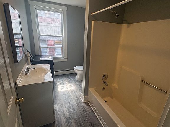 3rd image of 360 Cumberland Ave
