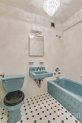 5th image of 217 E 60th St APT 202