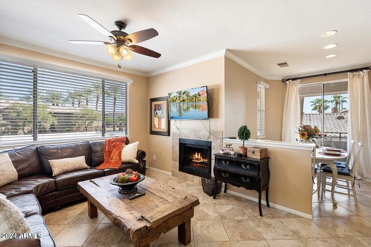 3 bed, 2.0 bath, 1264 sqft, $3,000 — Photo 3