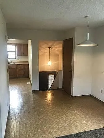 Building Photo - 4583 Elliot Ave