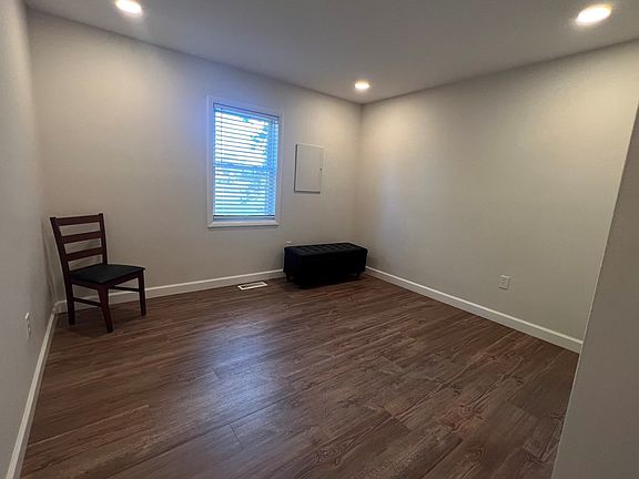 2nd image of 400 Brown St