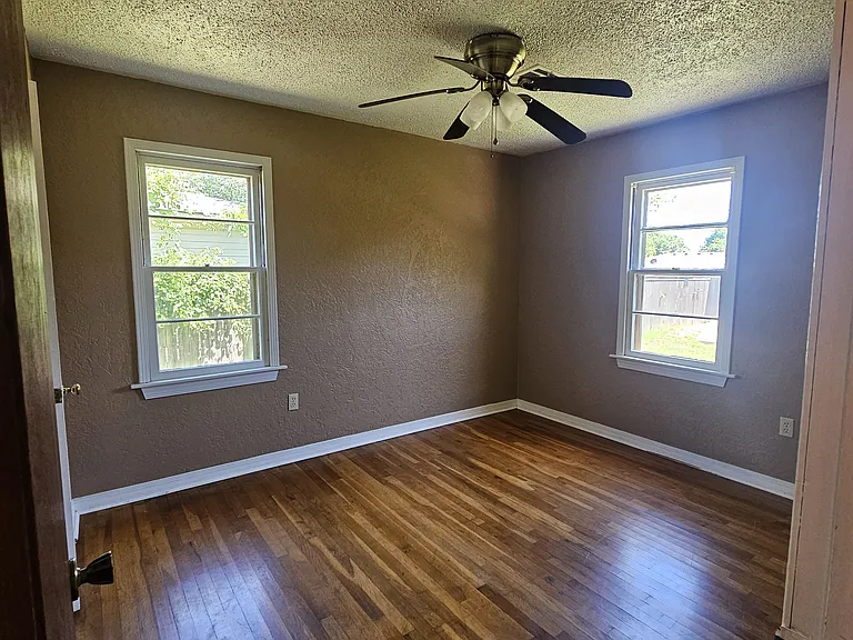 1904 W Randall Ave — Photo 15
