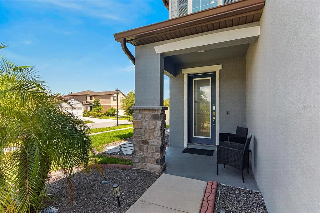 4 bed, 2.5 bath, 2518 sqft, $3,200 — Photo 4