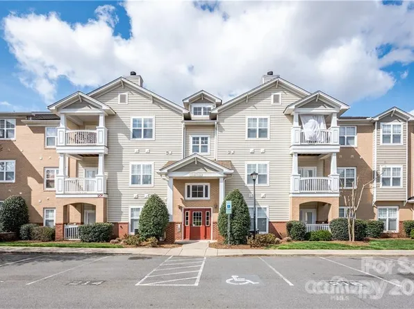 17108 Red Feather Dr, Charlotte, NC 28277