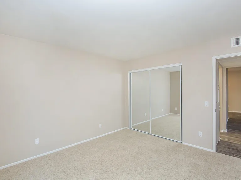 Huntington Highlander Apartment Homes — Photo 19