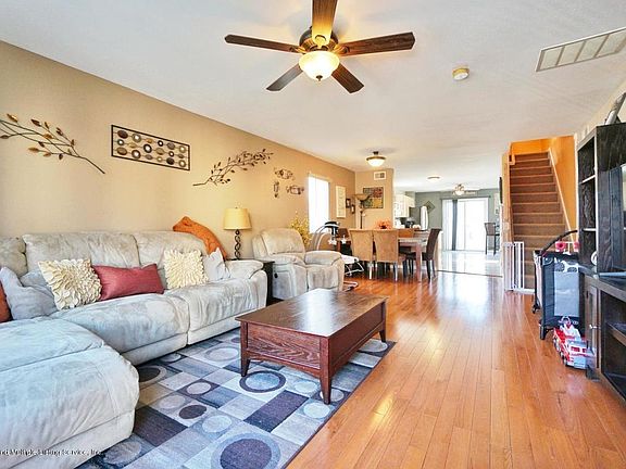 4th image of 26 Bentley Ln