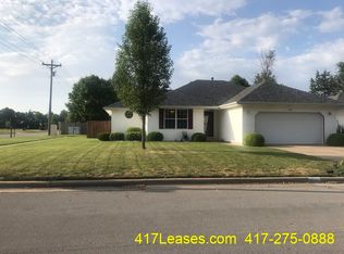 3085 W Darby St, Springfield, MO 65810