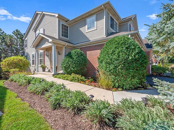 3rd image of 35 Regent Dr #35