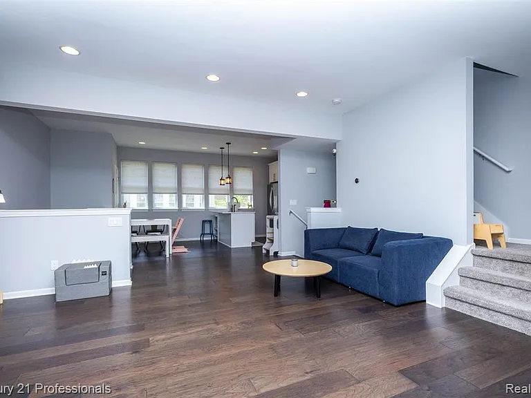 57 Kaprol Dr — Photo 35