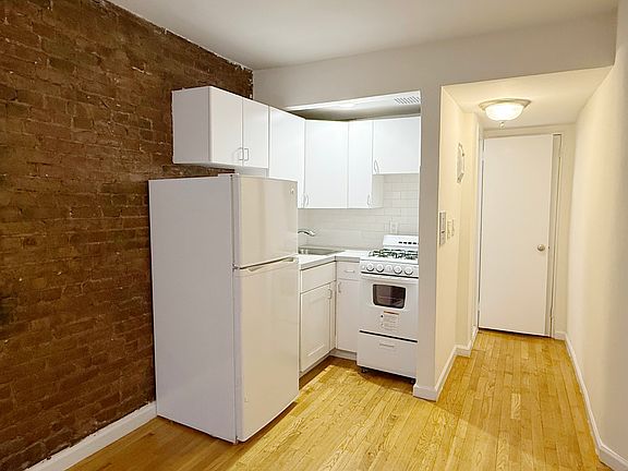 5th image of 325 E 54th St APT A