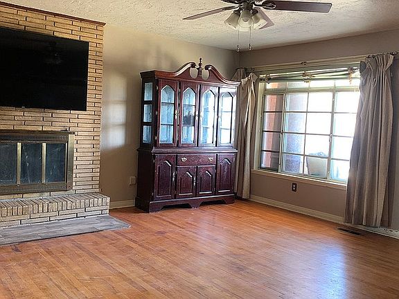 2nd image of 1113 N Broadview Dr