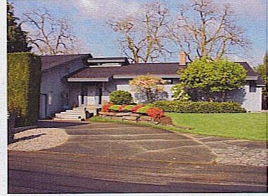 Front driveway entrance