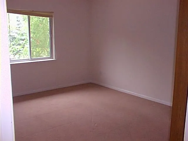 725 Keenway Cir #B — Photo 9