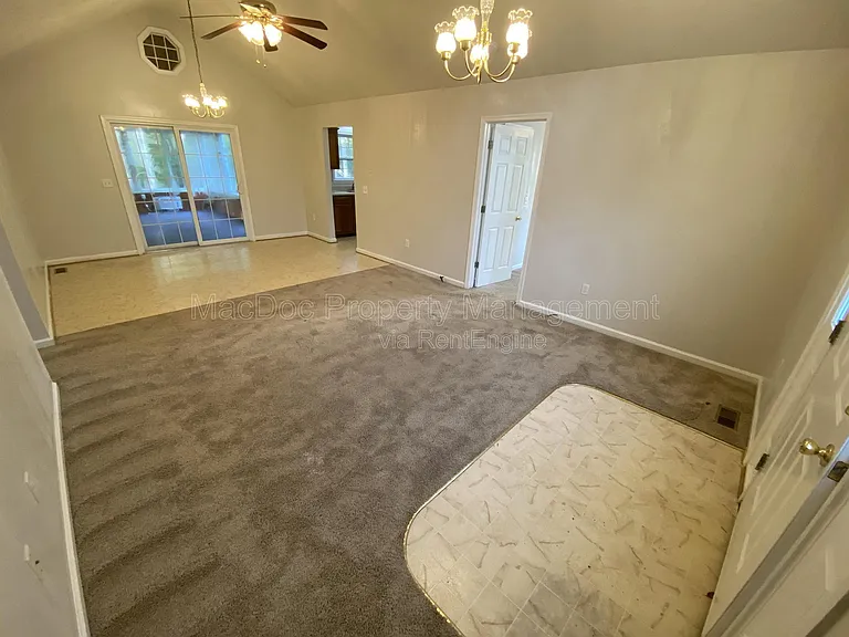 211 Cedar Ridge Dr — Photo 5