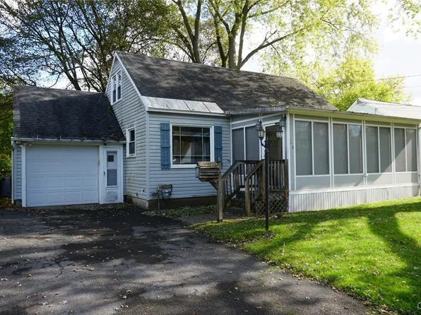 216 Crestwood Dr, North Syracuse, NY 13212