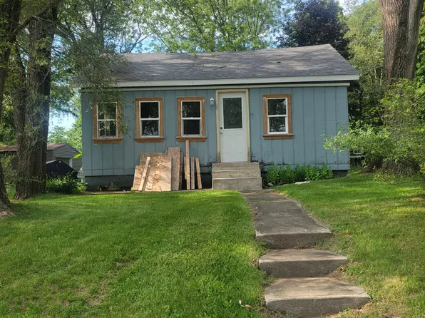 813 Willow Dr, Colon, MI 49040