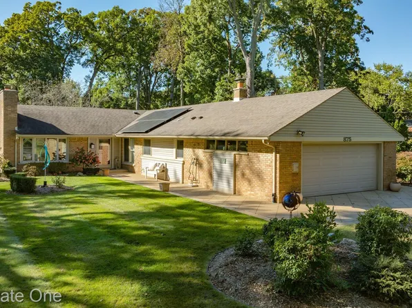 875 Pine Hill Dr, Bloomfield Hills, MI 48304