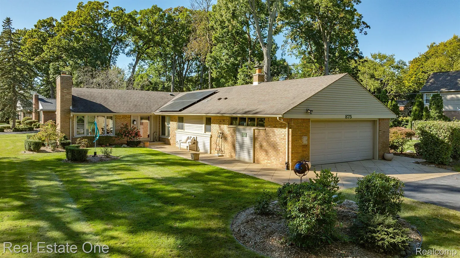 875 Pine Hill Dr photo 1