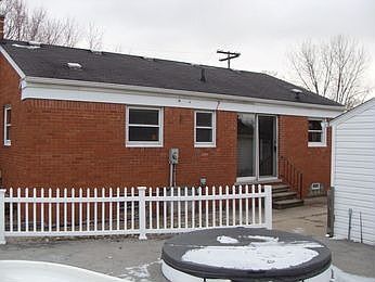 2nd image of 24625 Adlai Ave