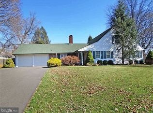 28 Flamehill Rd, Levittown, PA 19056