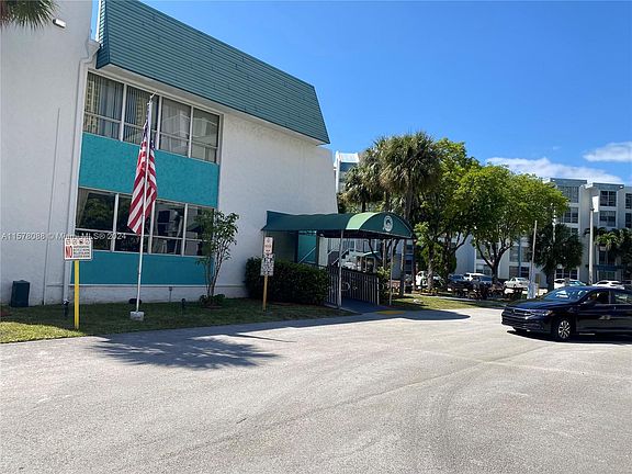 4th image of 17560 Atlantic Blvd APT 108