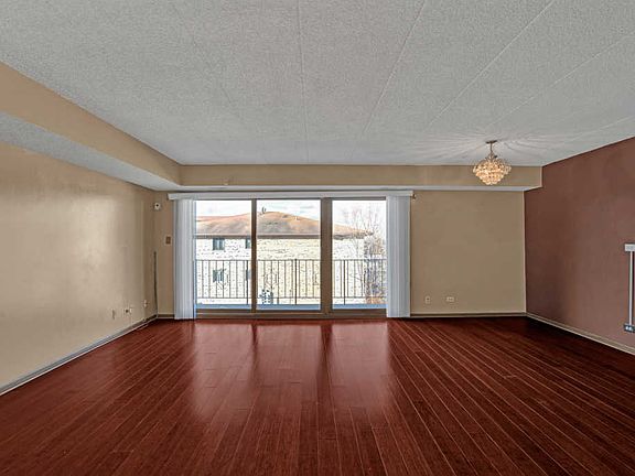 4th image of 4001 W 93rd Pl APT 3F