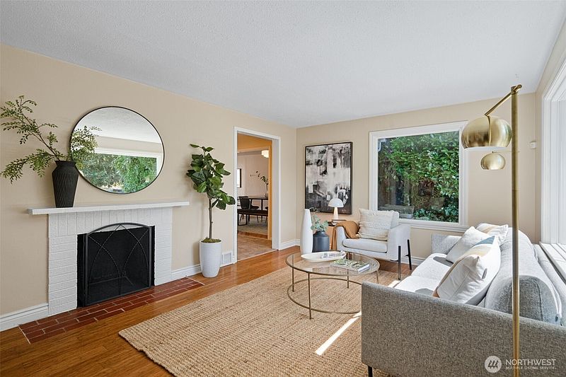 5th image of 320 NE 156th Street