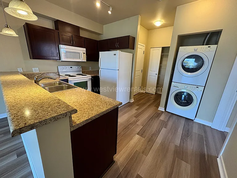 200 E Maple St — Photo 206