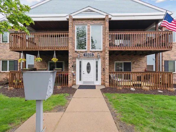 1505 Harbour Ct APT 59, Trenton, MI 48183
