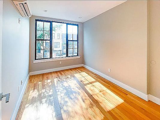 5th image of 155 Tompkins Ave APT 2