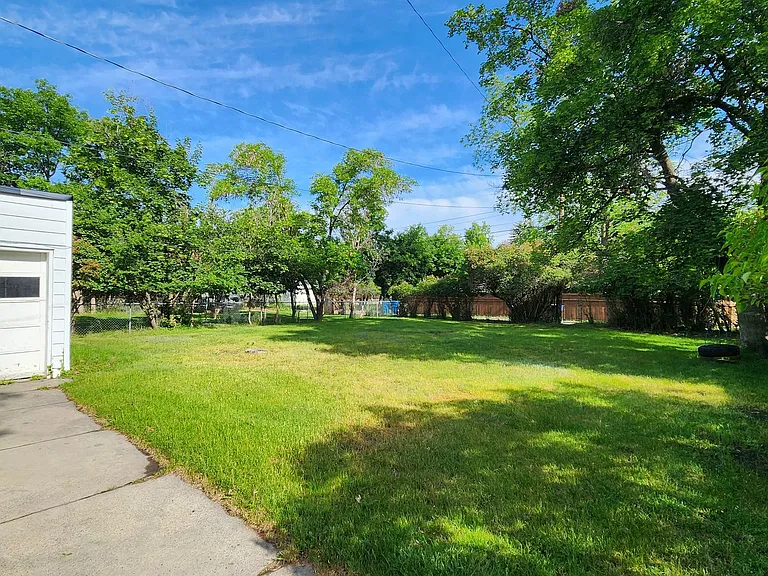 540 Beverly Ave — Photo 30