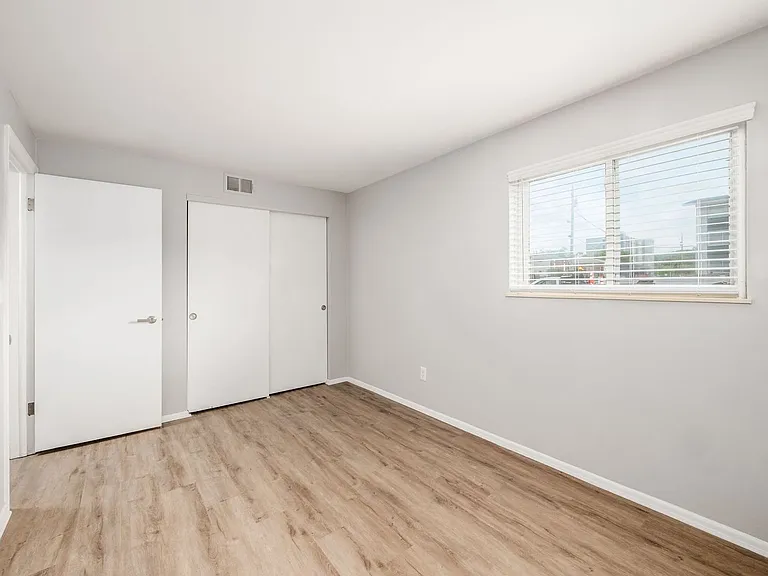 593 Riverview Dr #F — Photo 20