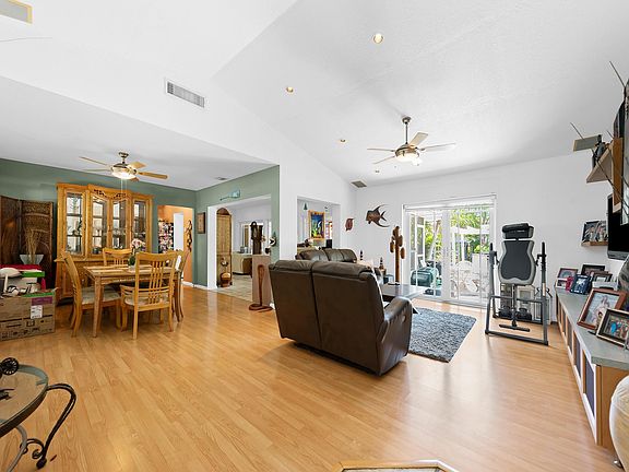 4th image of 2617 NE 11th Court