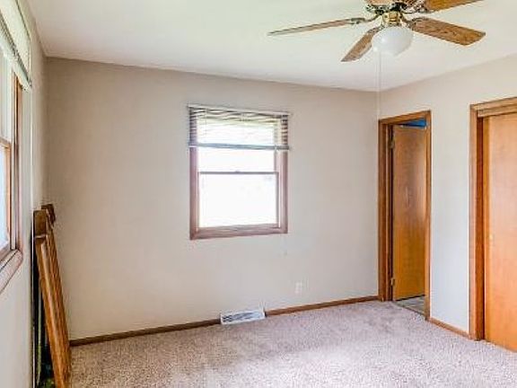 3rd image of 25560 Thornberry Ct