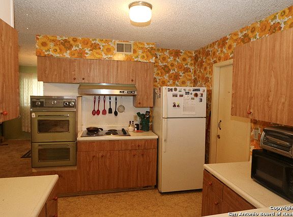5th image of 3115 Shady Springs Dr