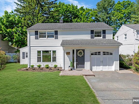 2nd image of 20 W Saddle River Rd