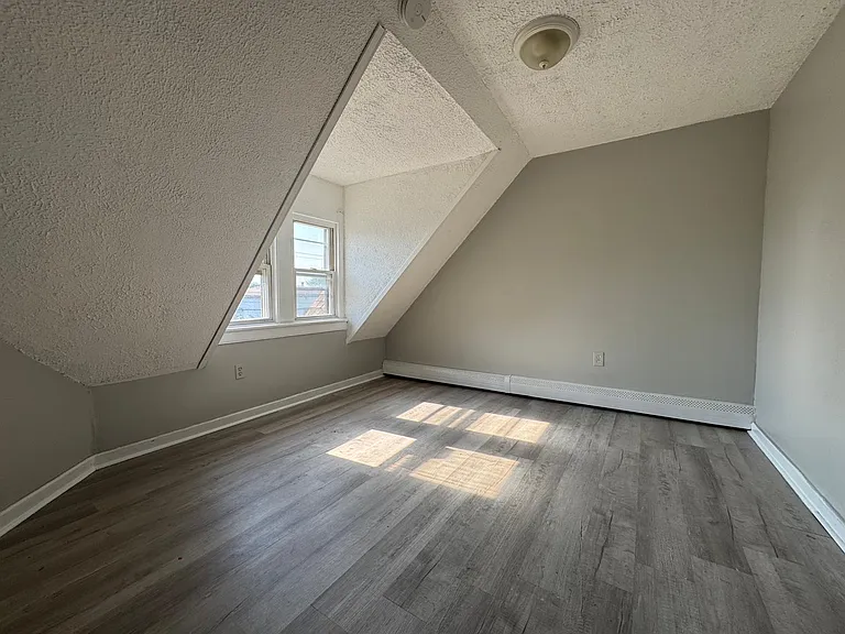 1092 E Main St #2R — Photo 22