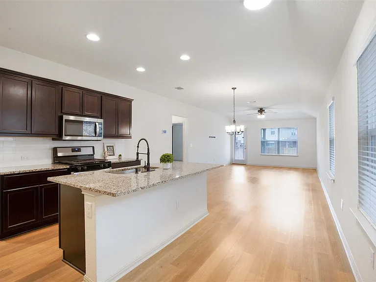 108 Frederick Dr — Photo 5